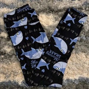 Mommy Shark Buttery soft leggings (OS)